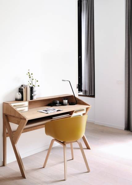 Un joli bureau moderne en bois massif chez Showroom443 à Nîmes